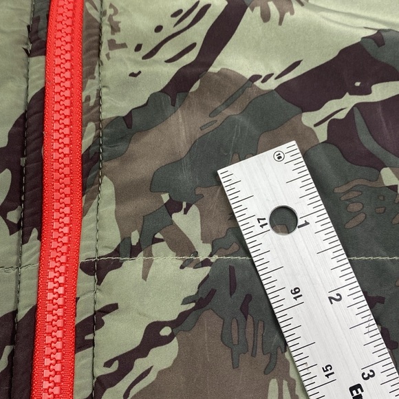 the North Face camo print medium weight zip up jacket L - Picture 14 of 15